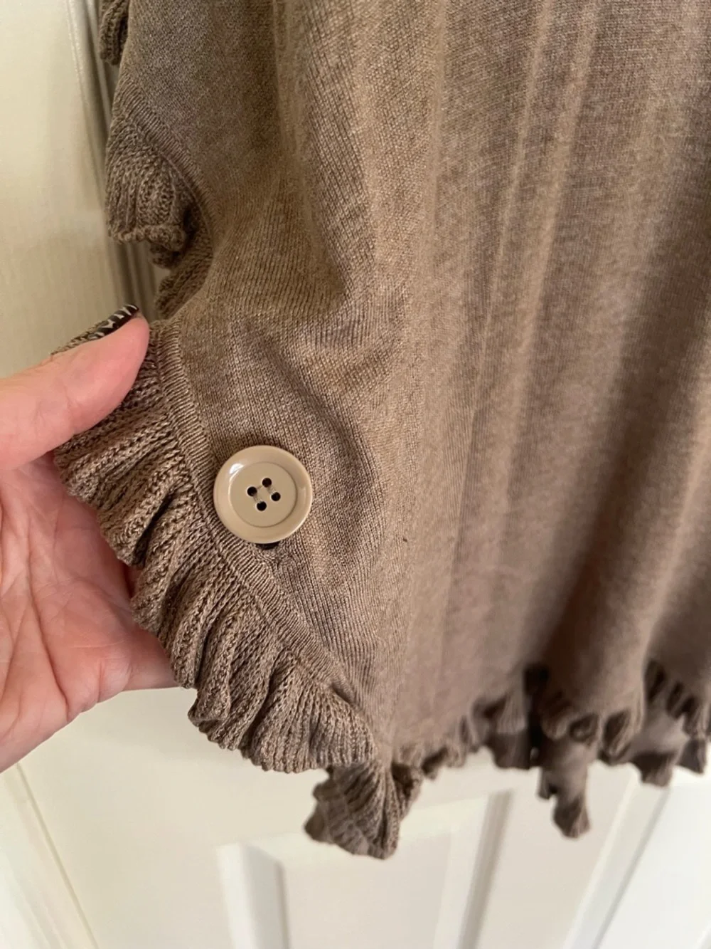 Joseph A Taupe Ruffle Poncho Sweater M Cowl Neck Knit Cape Style Top - Picture 11 of 11